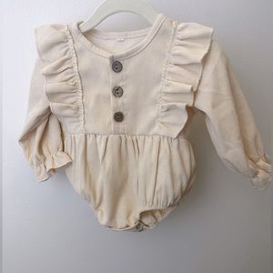 Corduroy romper. Cream color. Size 3-6M.